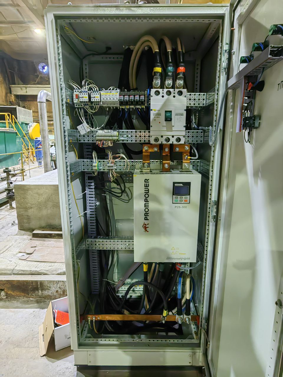 Изготовление щита управления вакуумной системой и системой короткой циркуляции бумагоделательной машины